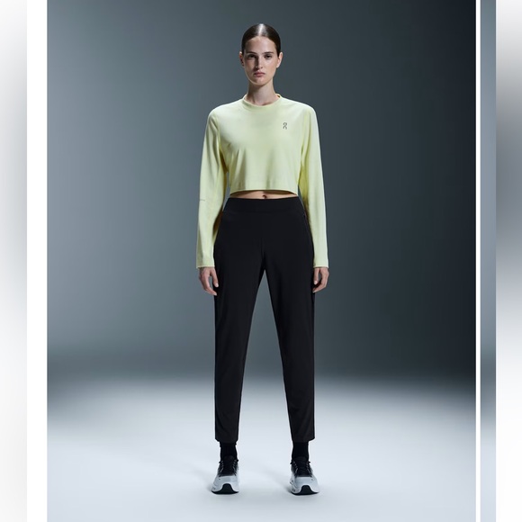 Run On Clouds Black Lightweight Pants Size Medium - Picture 1 of 14